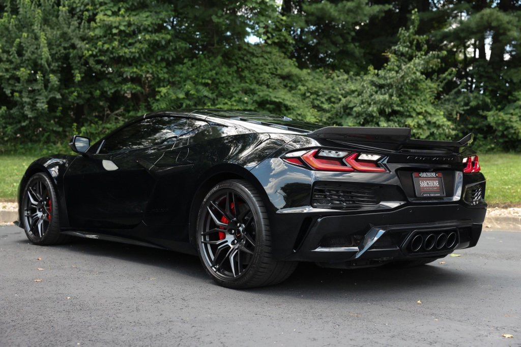 Used 2024 Chevrolet Corvette Z06 image 2