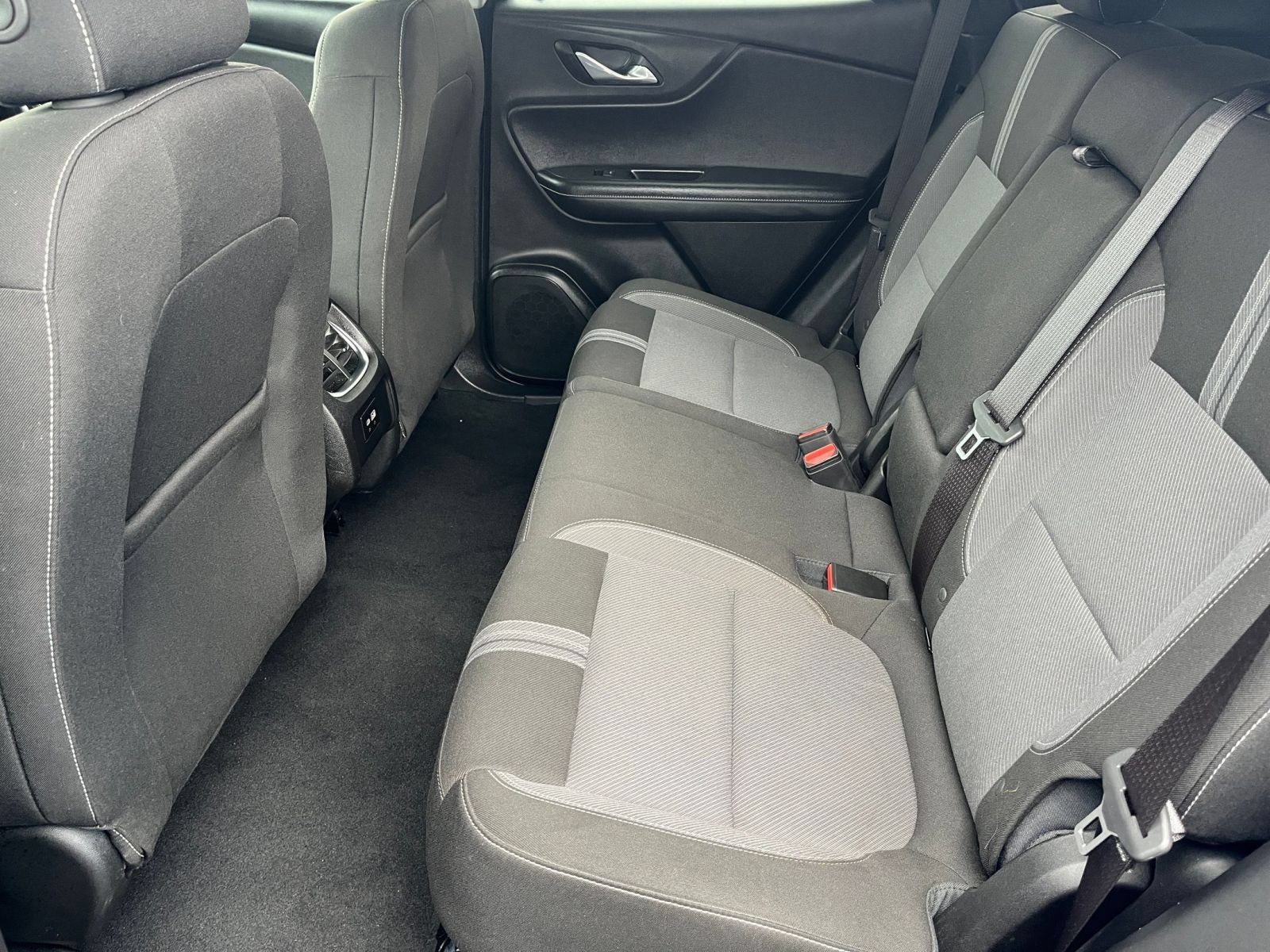 Used 2025 Chevrolet Blazer LT FWD image 29