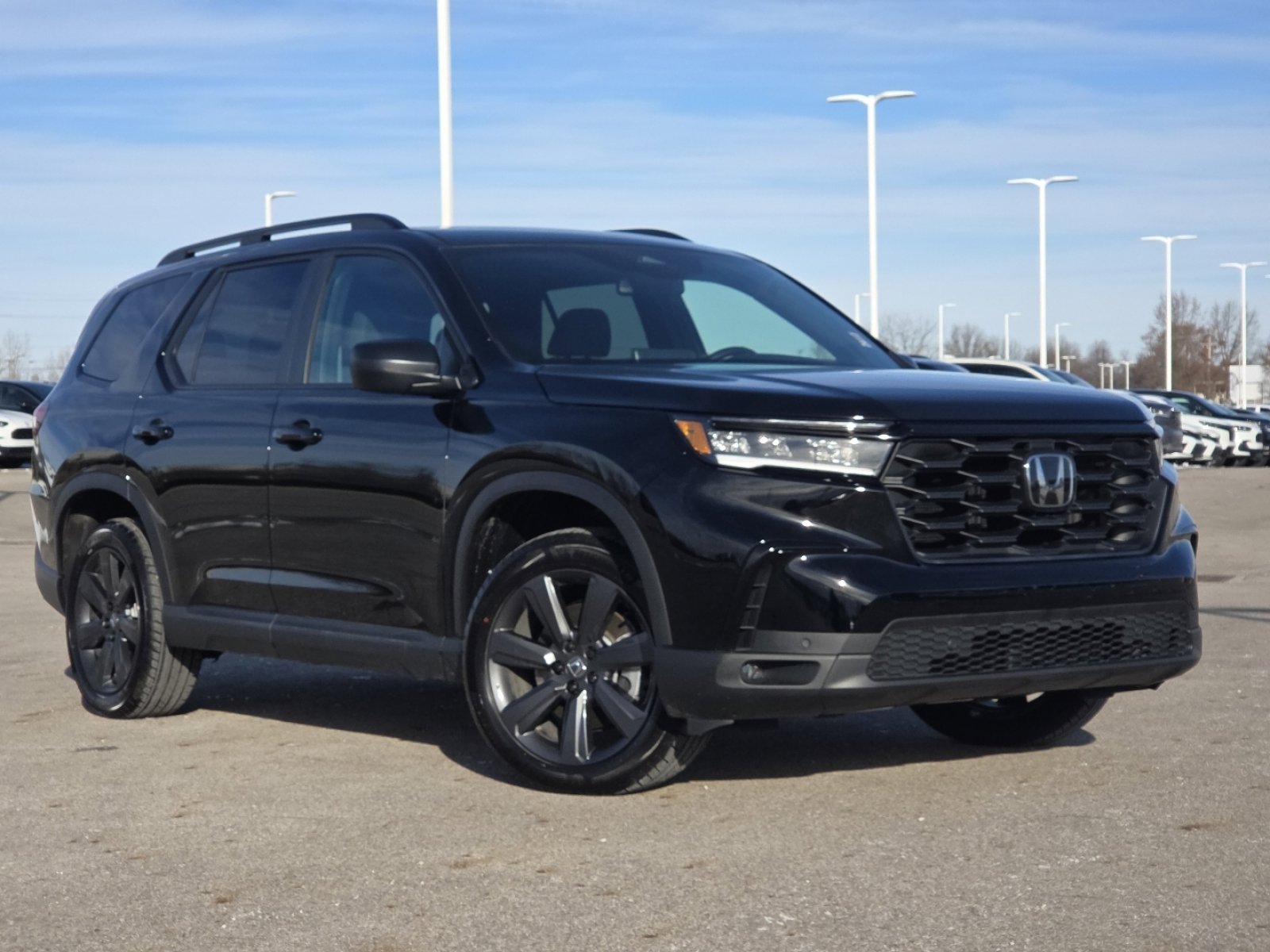 Used 2025 Honda Pilot Sport image 2