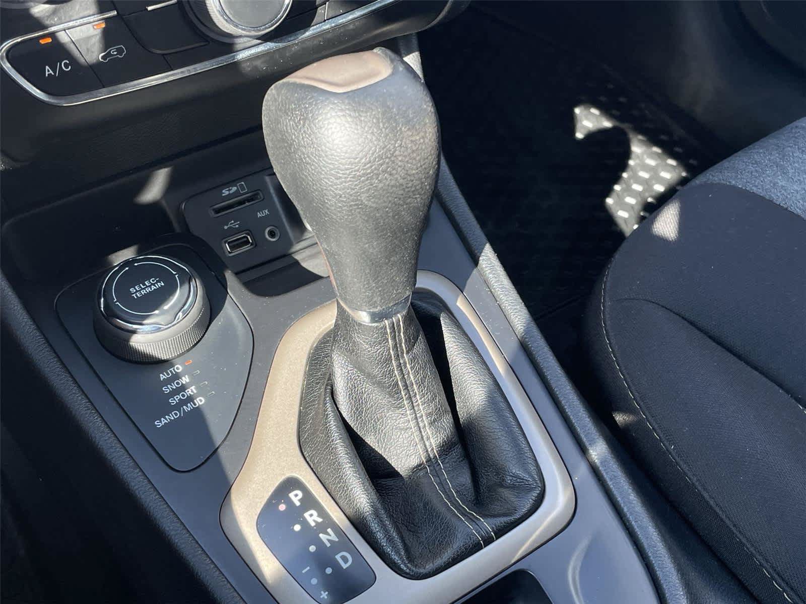 Used 2018 Jeep Cherokee Latitude w/ Altitude Package AWD/4WD image 29