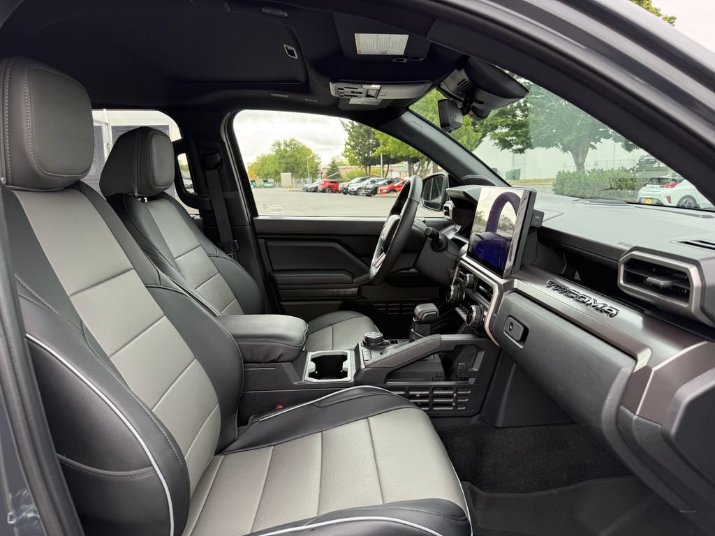 Used 2024 Toyota Tacoma TRD Sport AWD/4WD image 11