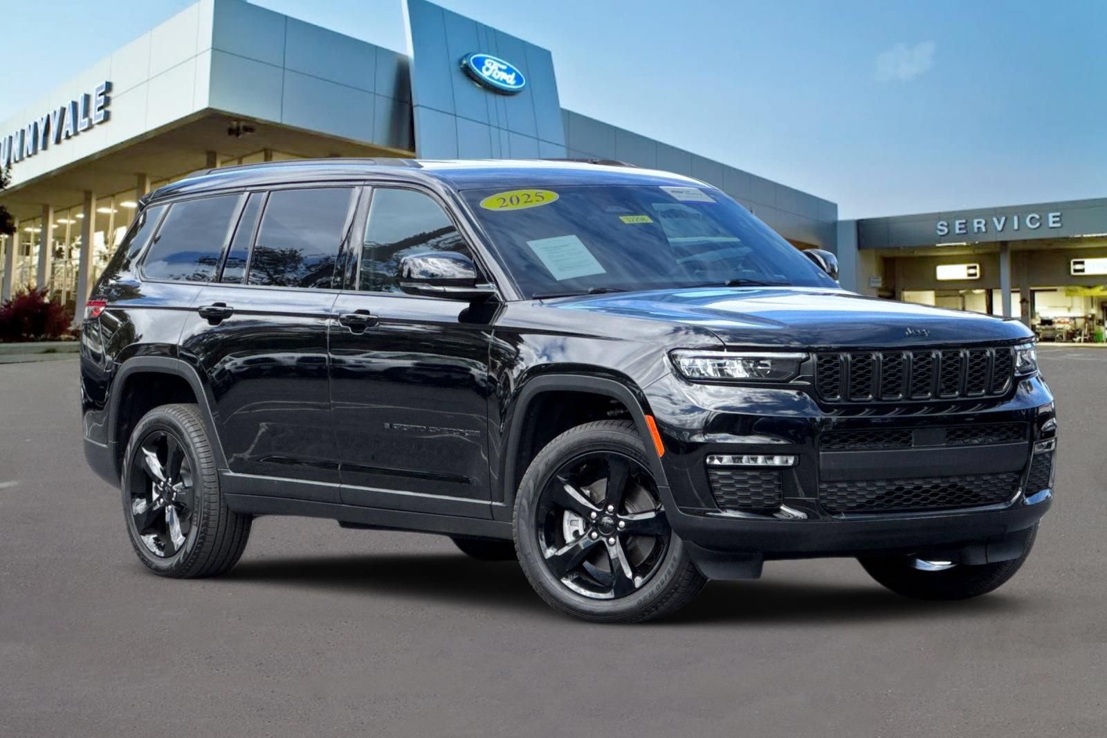 Used 2025 Jeep Grand Cherokee L Limited w/ Black Appearance Package AWD/4WD image 2