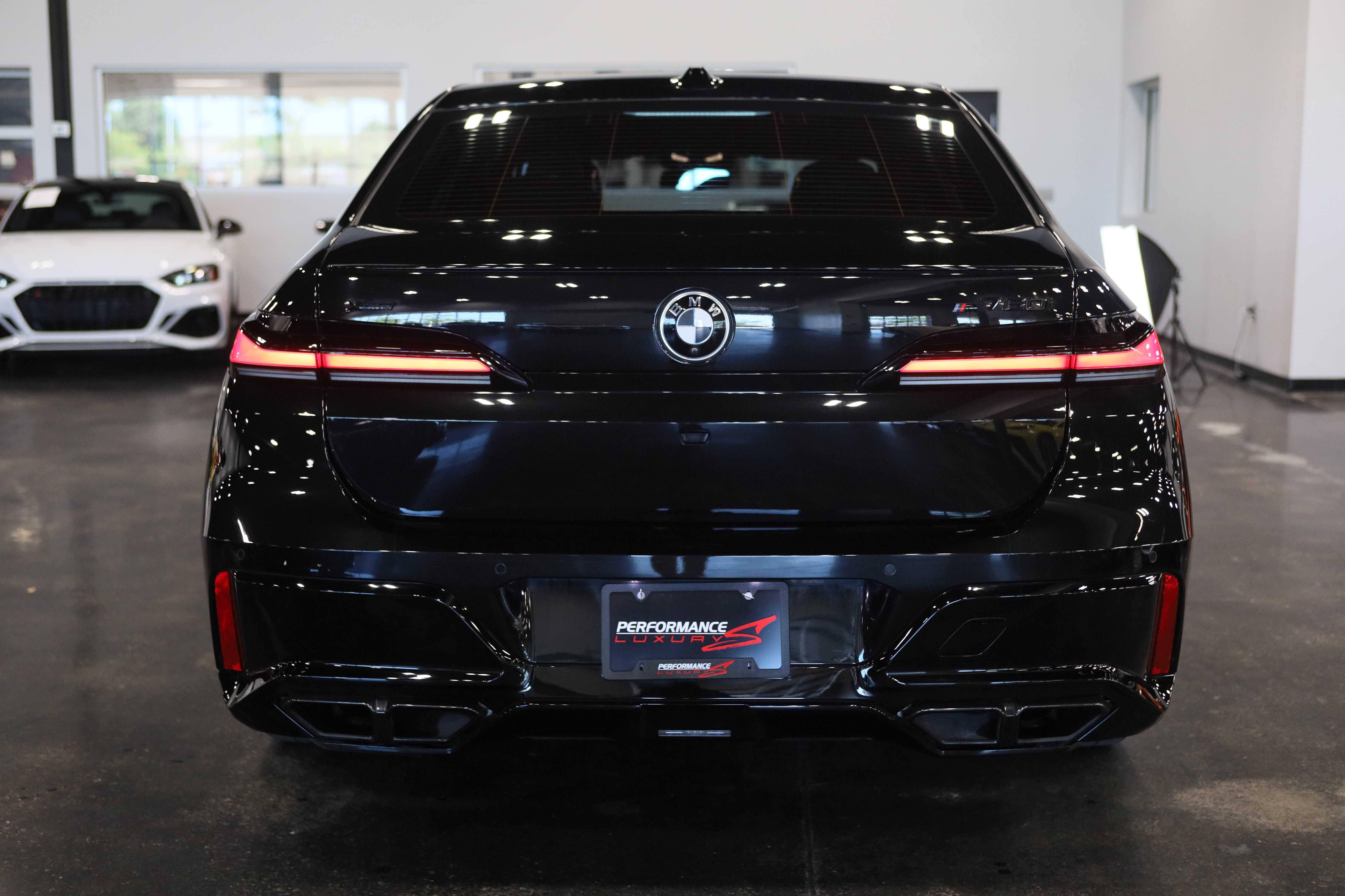 Used 2024 BMW 760i xDrive w/ Executive Package AWD/4WD image 5