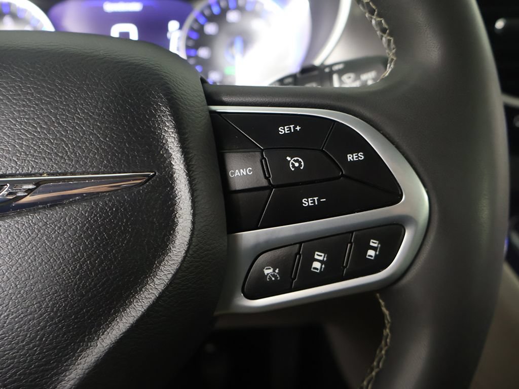 Used 2024 Chrysler Pacifica Touring-L FWD image 43