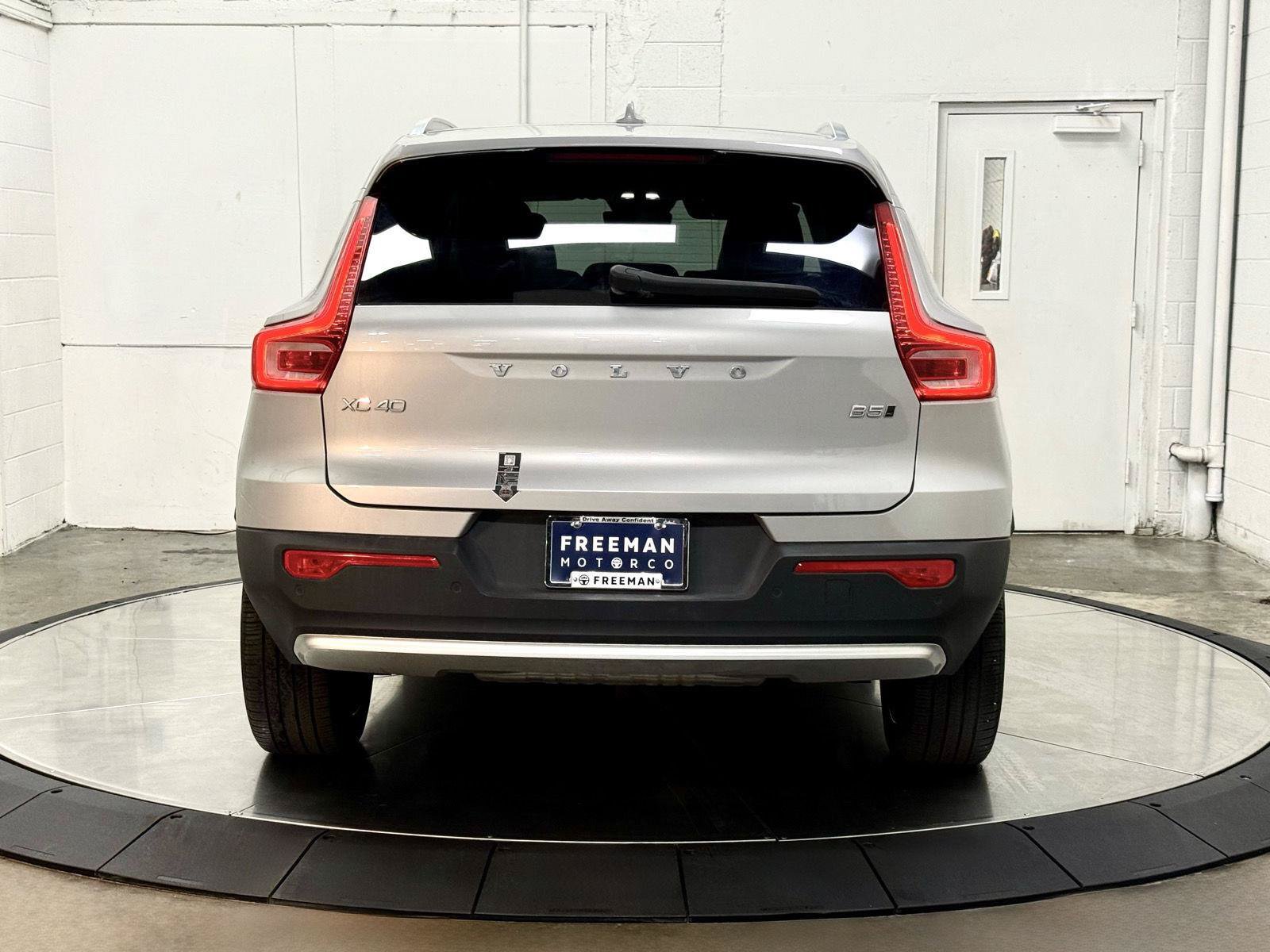 Used 2023 Volvo XC40 B5 Plus w/ Protection Package Premier AWD/4WD image 6