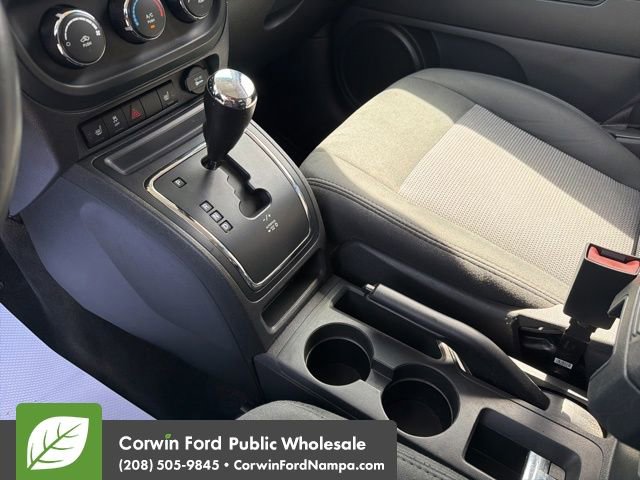 Used 2014 Jeep Patriot Latitude AWD/4WD image 19