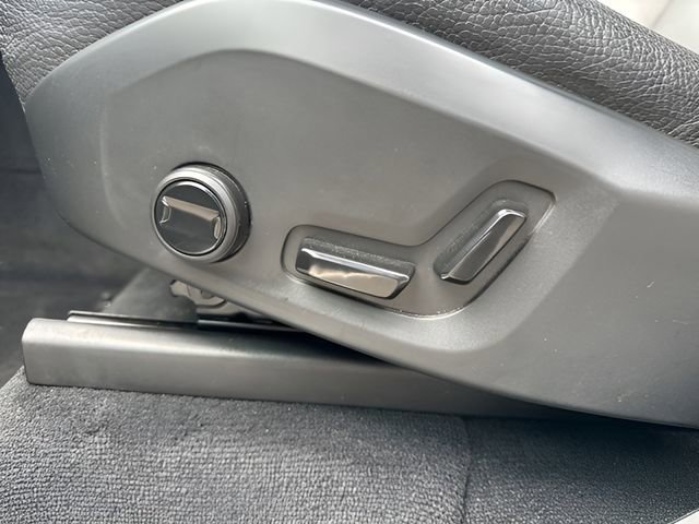 Used 2023 Volvo XC90 B6 Plus w/ Protection Package Premier image 16