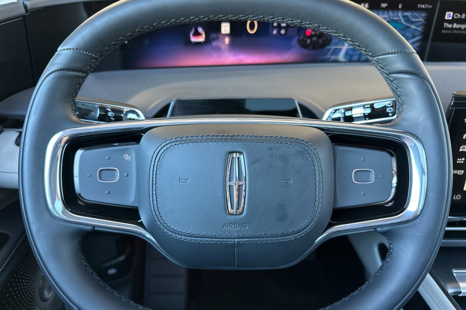 Used 2025 Lincoln Nautilus Reserve image 21