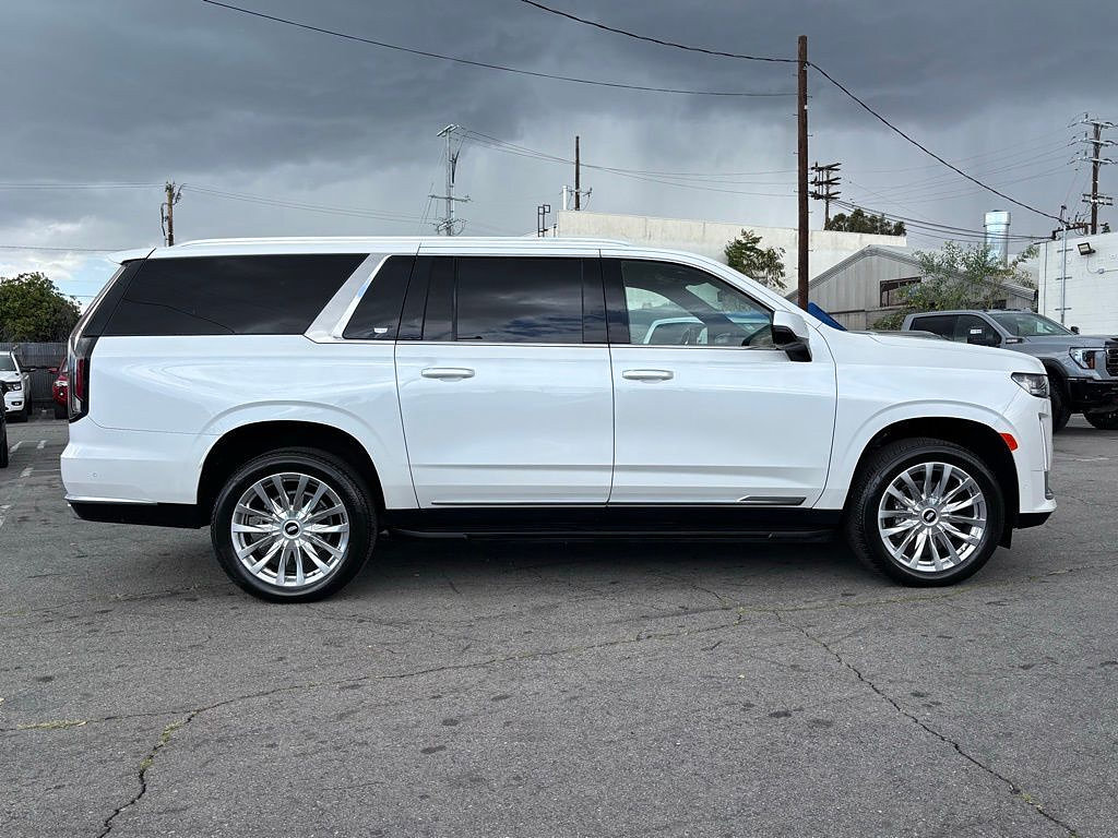 Used 2024 Cadillac Escalade ESV Premium Luxury AWD/4WD image 2