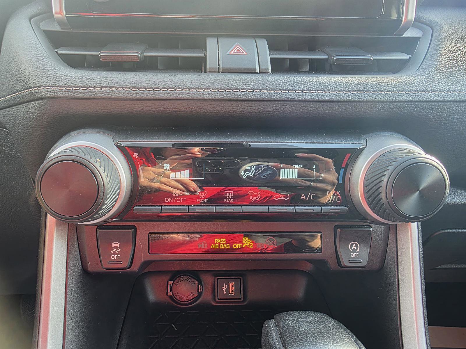 Used 2024 Toyota RAV4 LE image 21