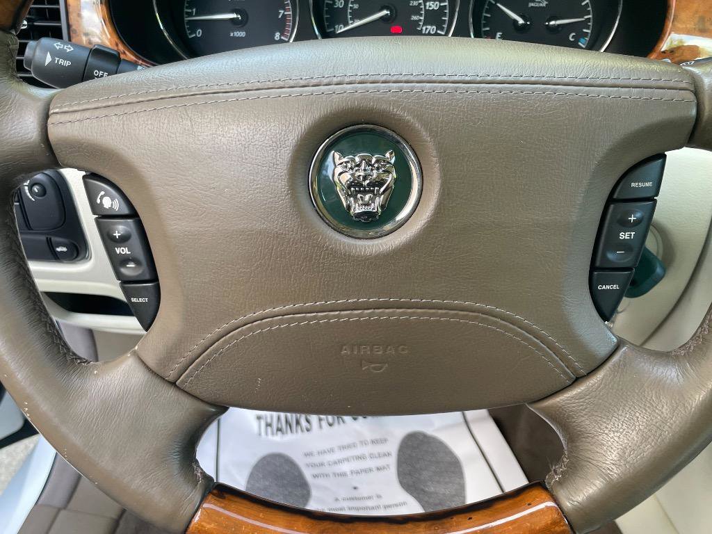 Used 2005 Jaguar XJ Vanden Plas image 16