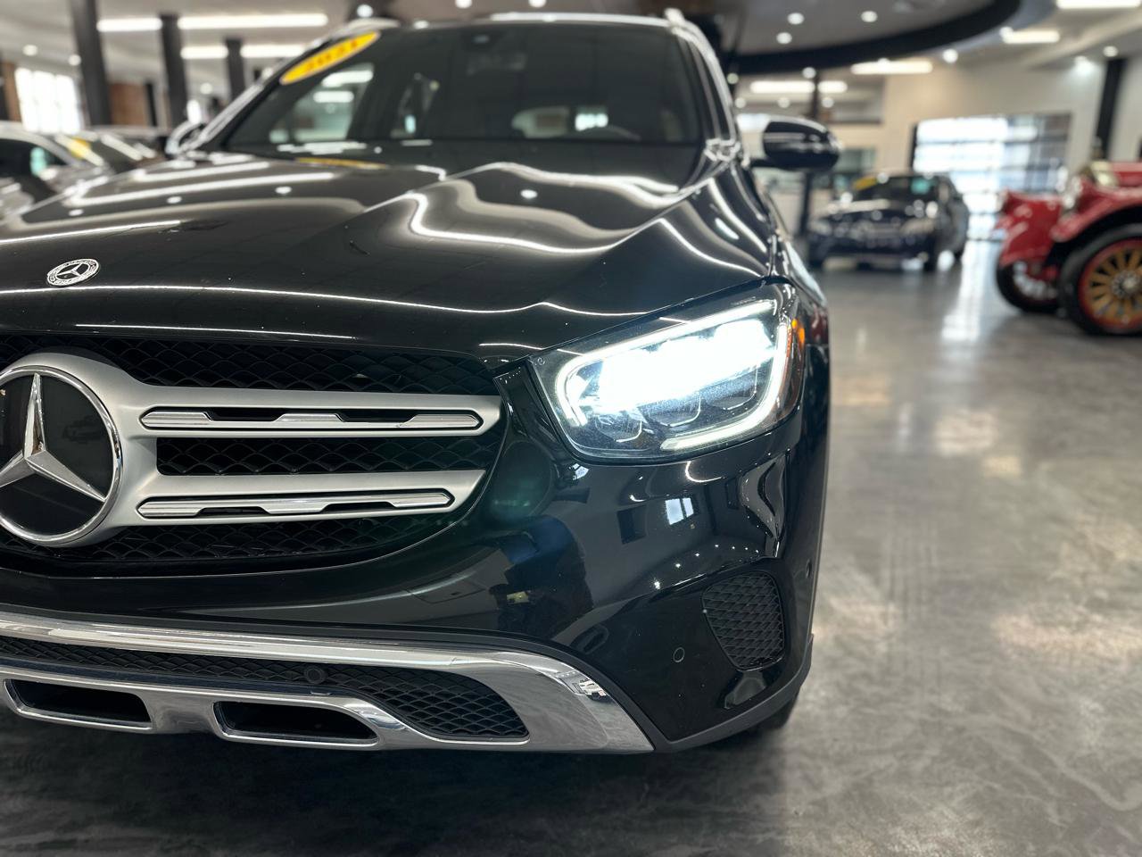 Used 2021 Mercedes-Benz GLC 300 4MATIC w/ Premium Package image 9