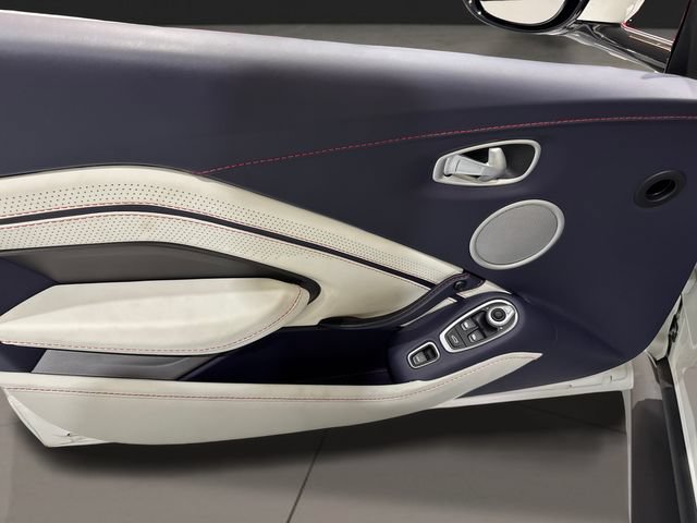 Used 2023 Aston Martin V8 Vantage Roadster RWD image 7