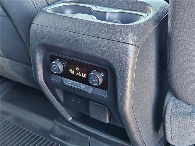 Used 2025 Chevrolet Traverse LT w/ Driver Confidence Package image 23