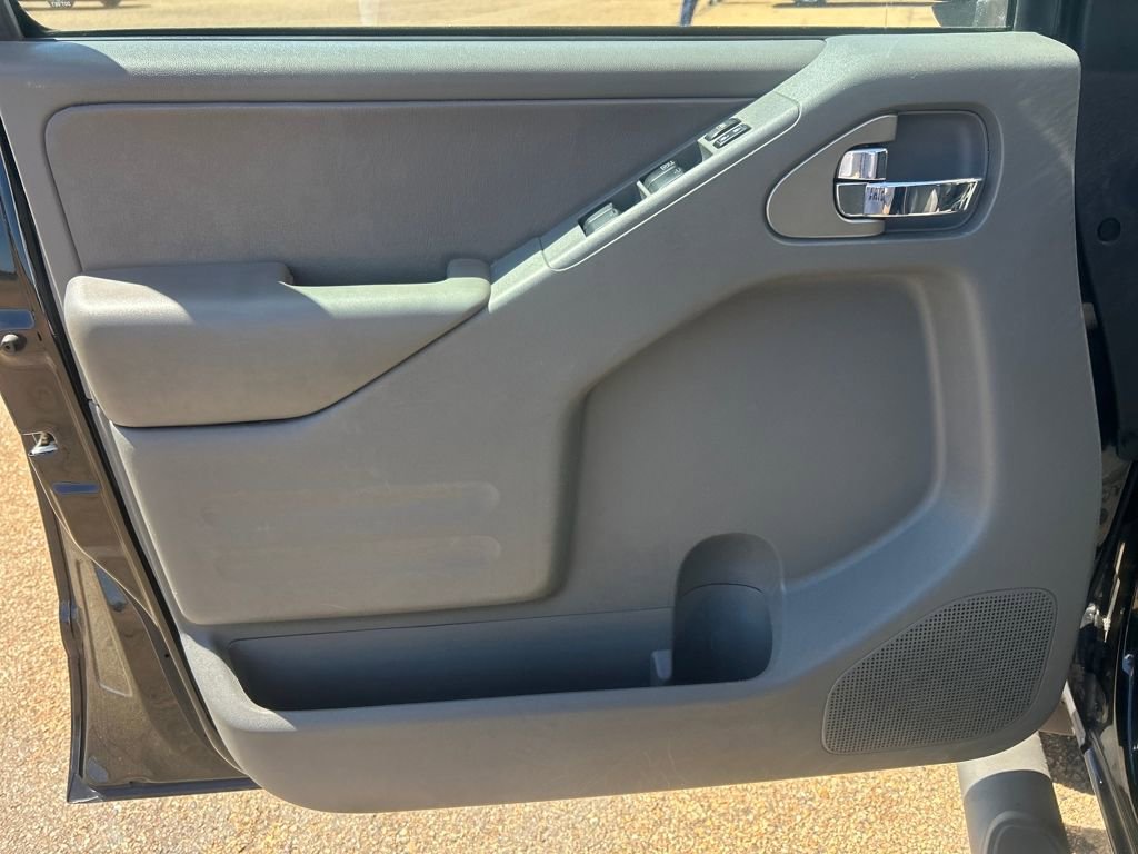 Used 2019 Nissan Frontier SL image 6