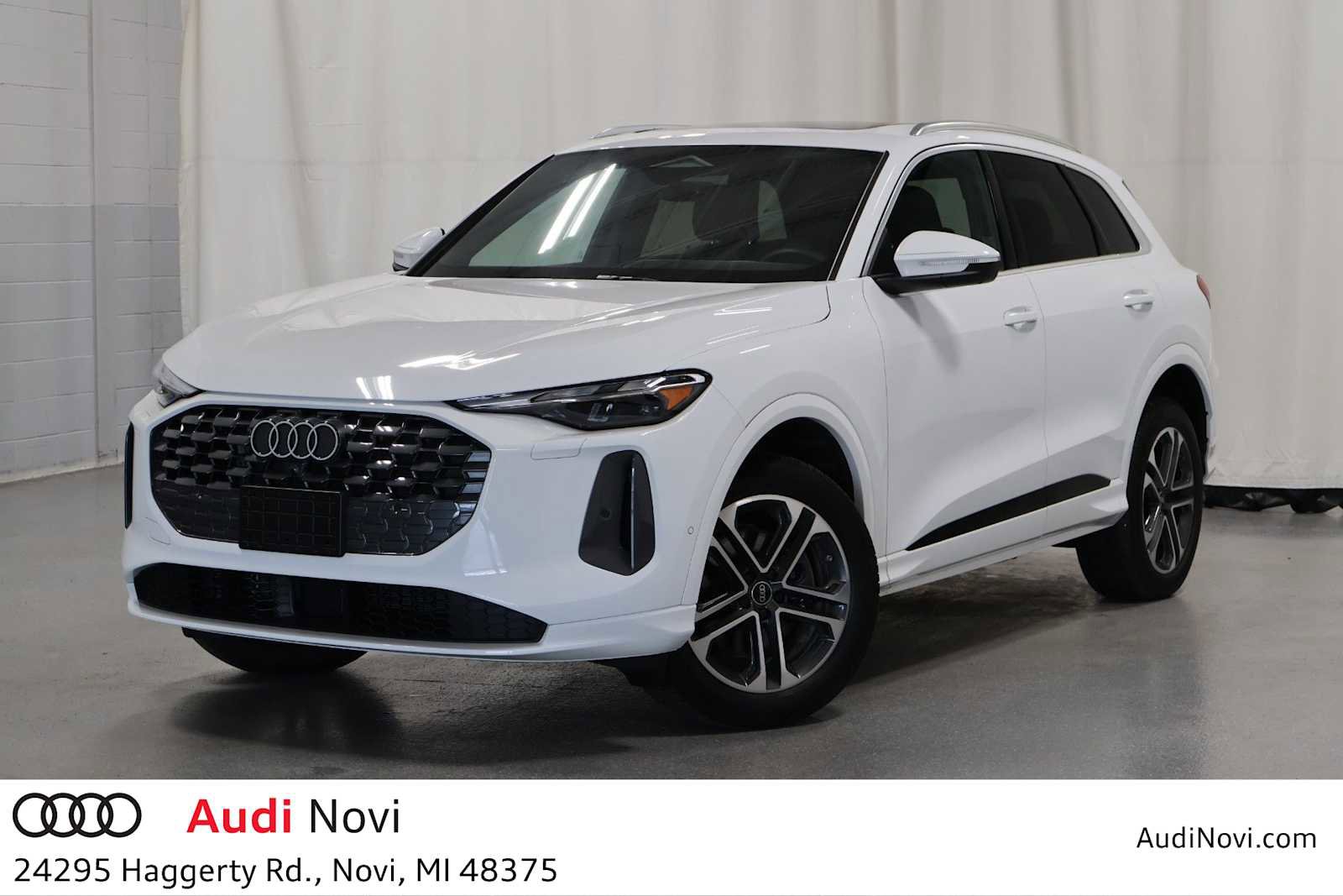 Certified 2025 Audi Q5 Premium w/ Convenience Package AWD/4WD image 1