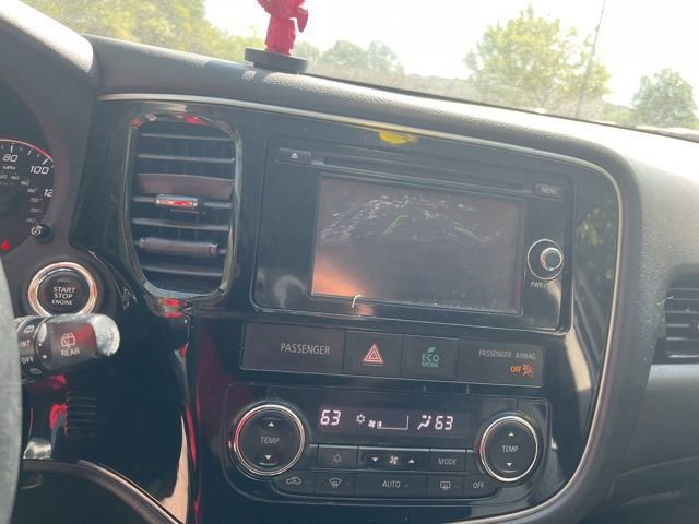 Used 2014 Mitsubishi Outlander SE AWD/4WD image 21