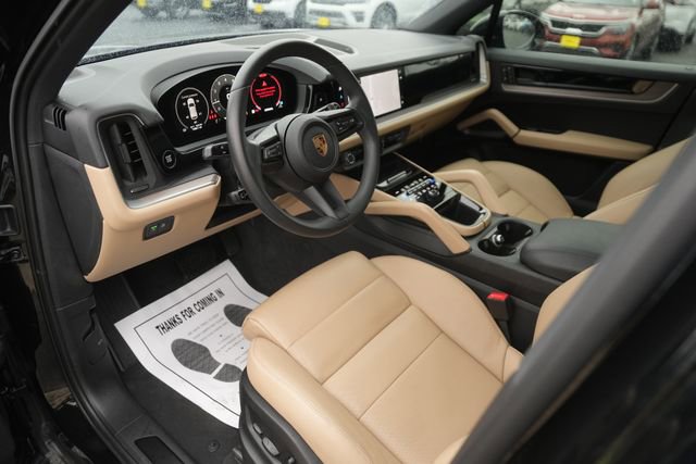 Used 2025 Porsche Cayenne Base image 8