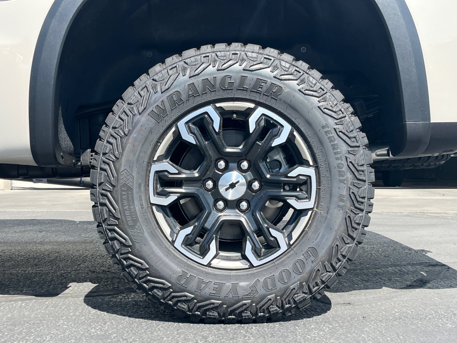 New 2026 Chevrolet Silverado 1500 ZR2 w/ LPO, Dark Essentials Package AWD/4WD image 26