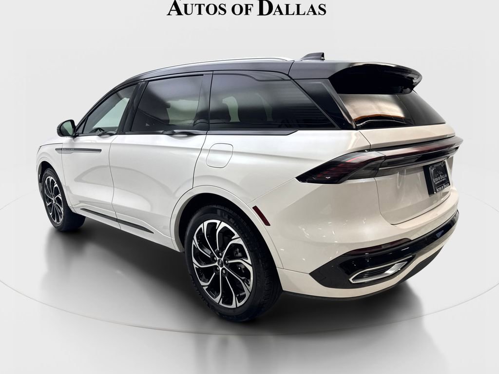 Used 2025 Lincoln Nautilus Reserve AWD/4WD image 9