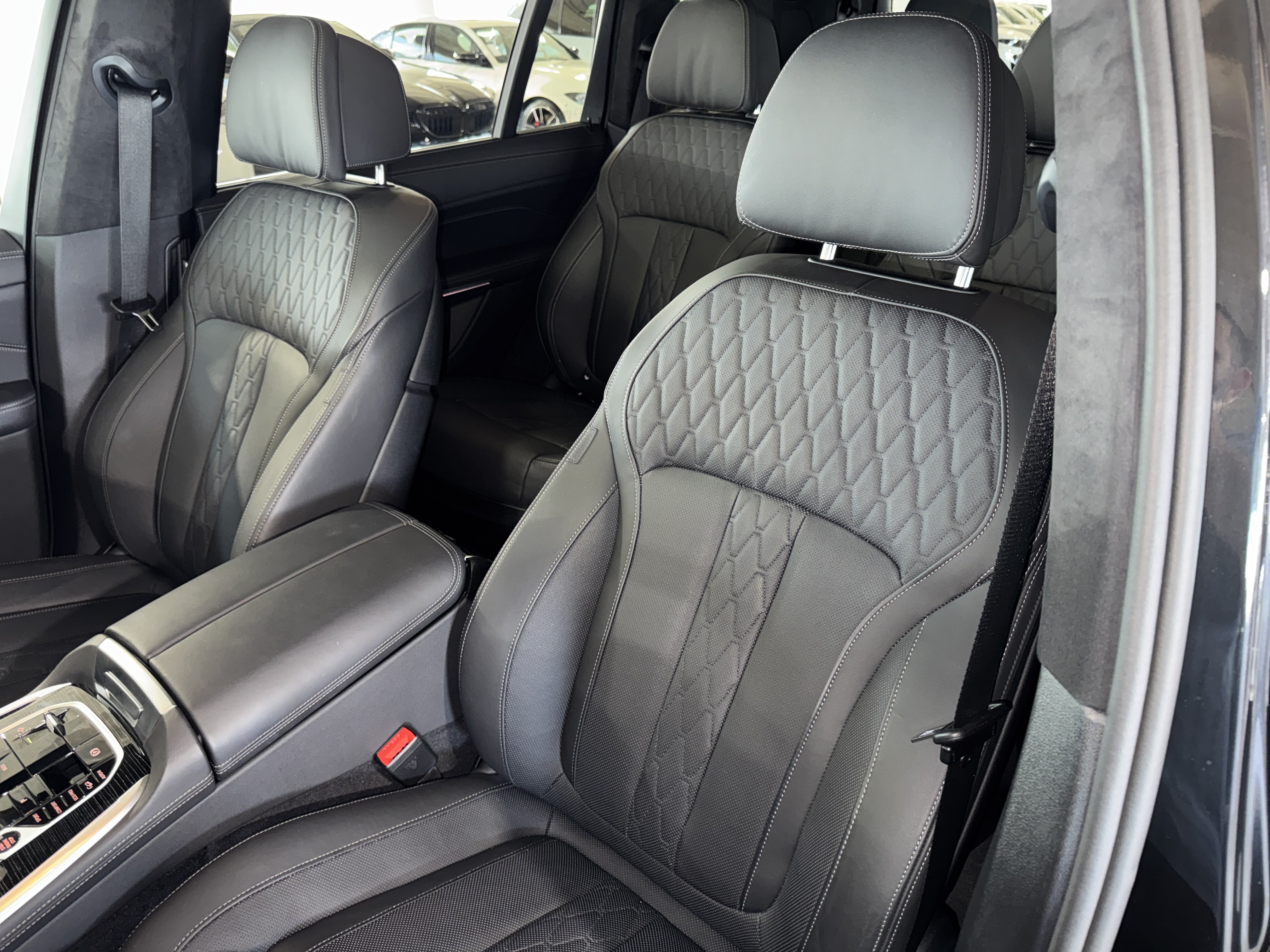 Used 2024 BMW X7 M60i w/ Executive Package AWD/4WD image 34