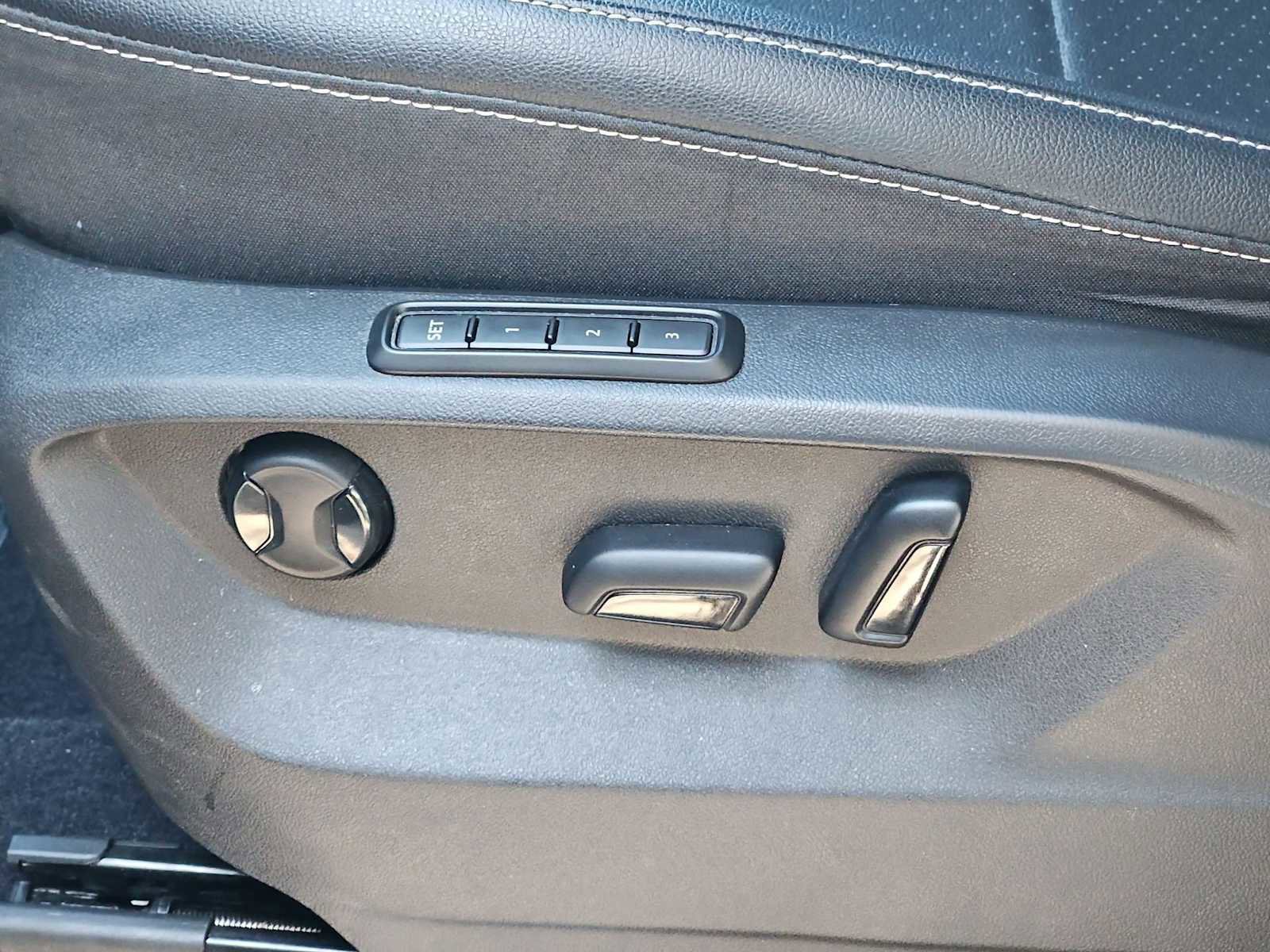 Used 2022 Volkswagen Atlas SEL R-Line image 17