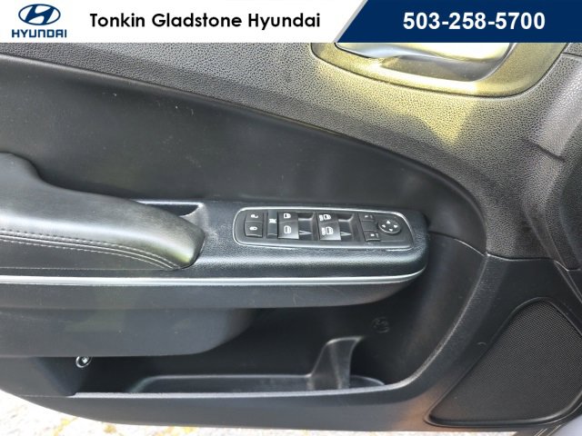 Used 2015 Chrysler 300 Limited w/ Driver Convenience Group image 10