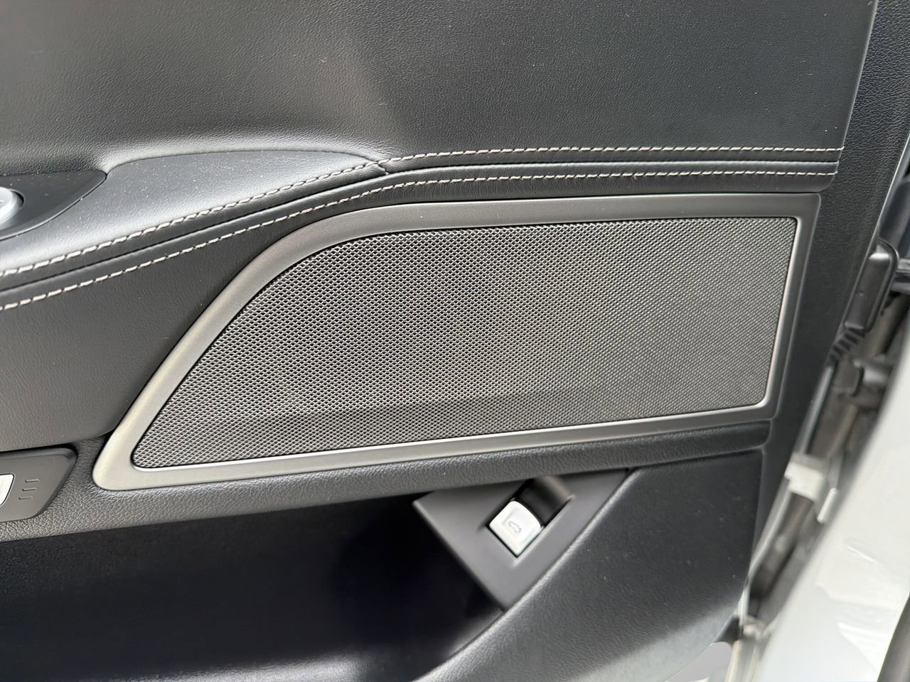 Used 2018 BMW 750i RWD image 18