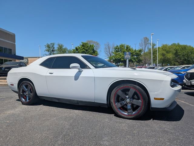 Used 2014 Dodge Challenger SXT RWD image 4