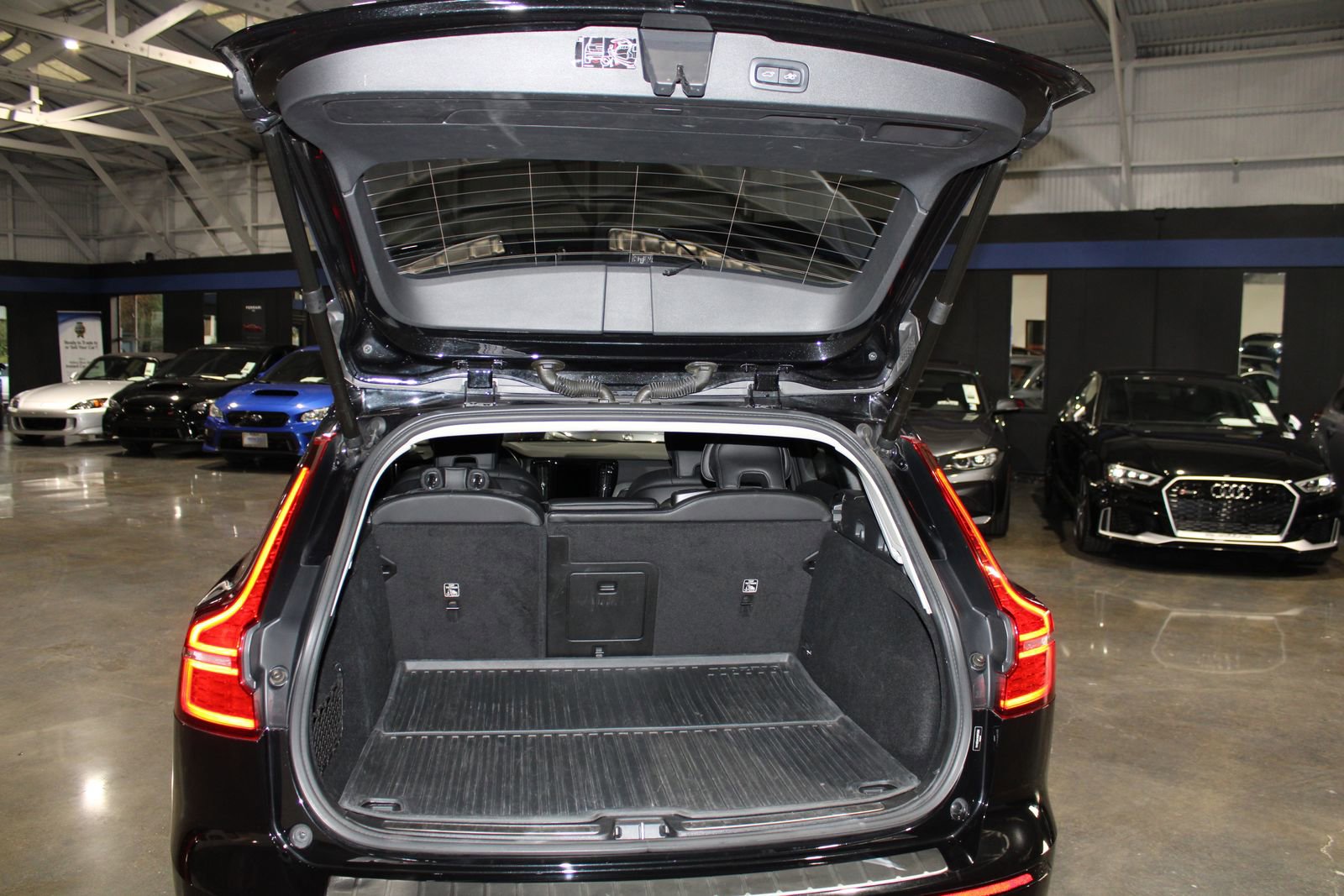 Used 2021 Volvo V60 T5 Cross Country w/ Climate Package image 12