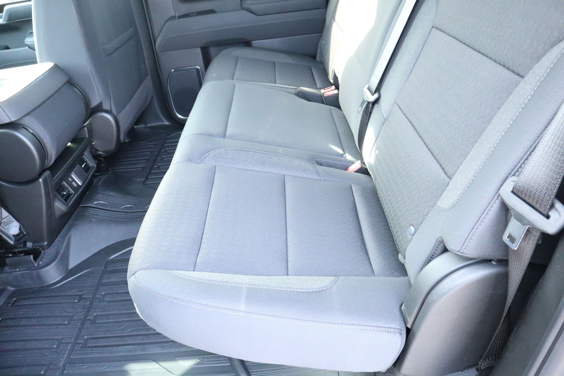 New 2026 GMC Sierra 1500 SLE w/ Max Trailering Package image 13