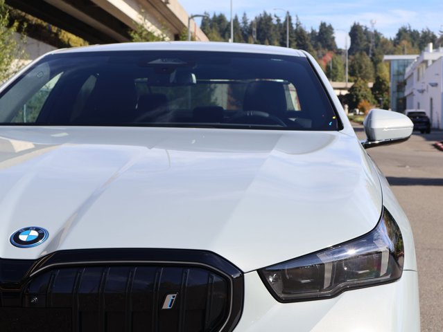 Certified 2024 BMW i5 eDrive40i w/ M Sport Package RWD image 2