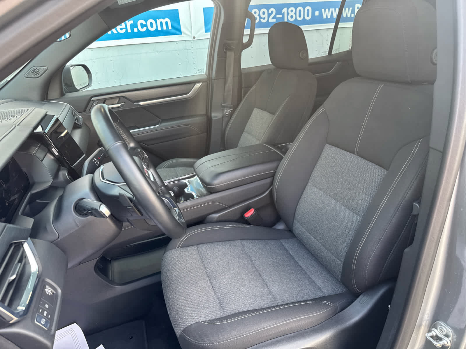 Used 2025 GMC Acadia Elevation FWD image 33