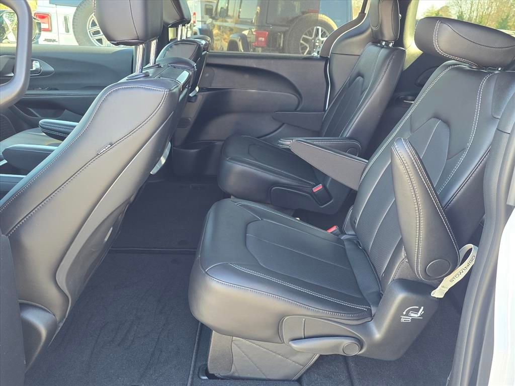 New 2026 Chrysler Pacifica Select FWD image 5
