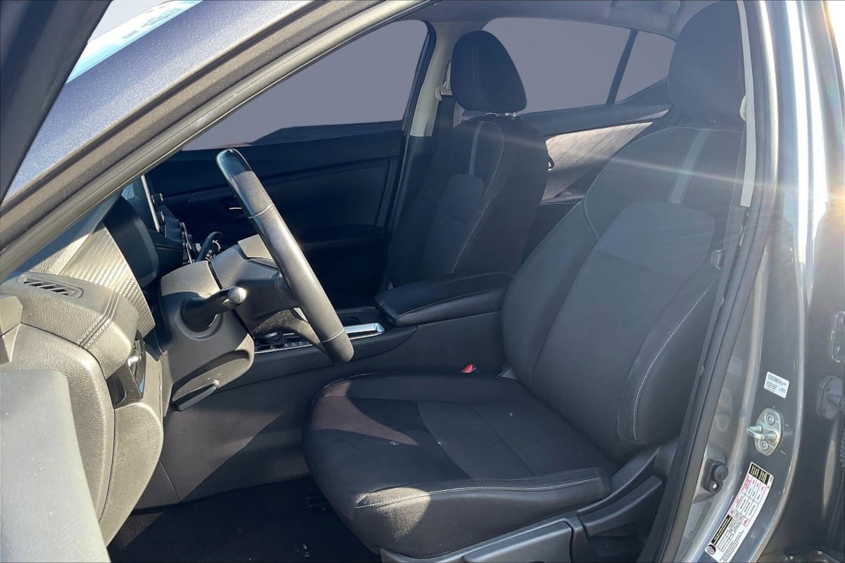 Used 2020 Nissan Sentra SV FWD image 25