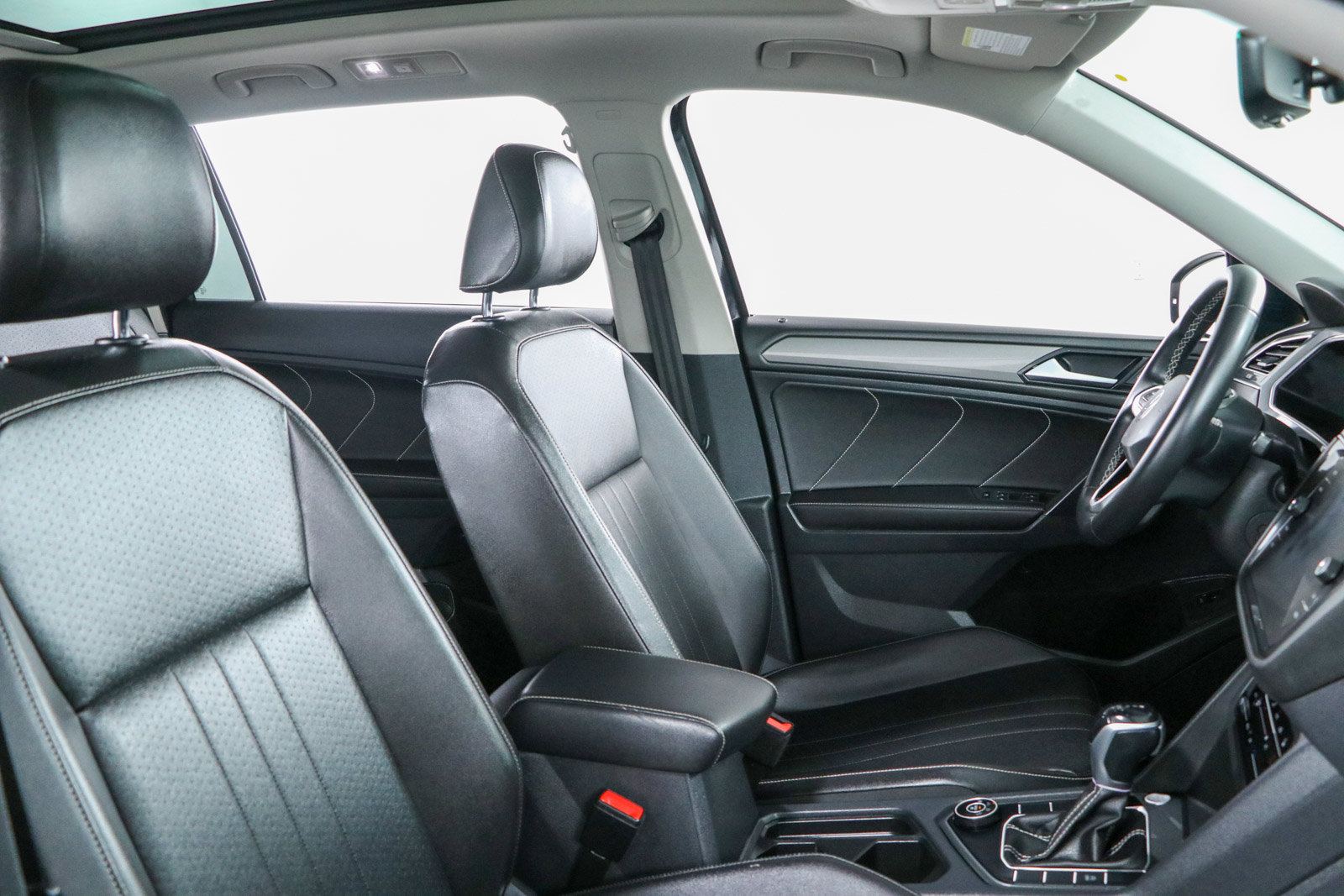 Used 2022 Volkswagen Tiguan SE w/ Panoramic Sunroof Package AWD/4WD image 27