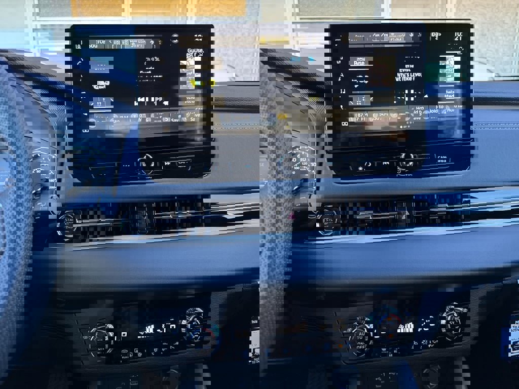 New 2025 Mitsubishi Outlander SE image 16