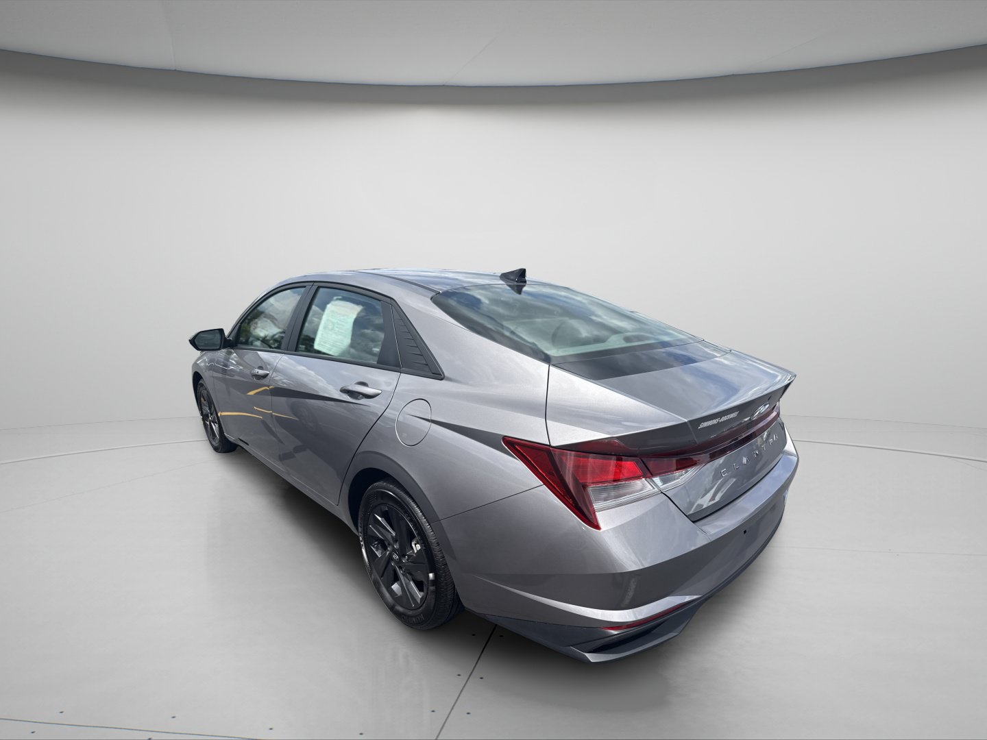 Used 2023 Hyundai Elantra SEL w/ Cargo Package FWD image 2
