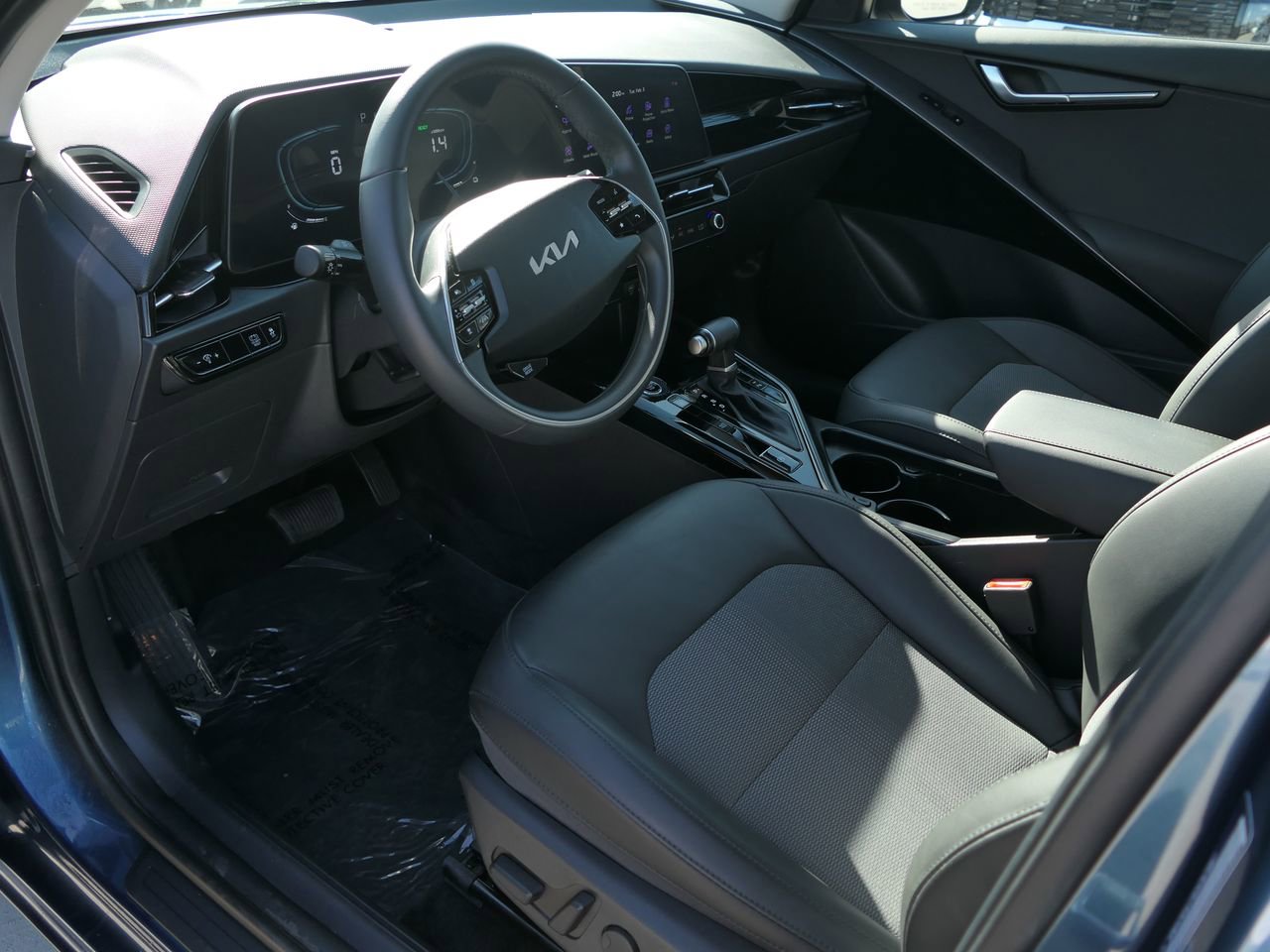 Used 2025 Kia Niro EX image 12