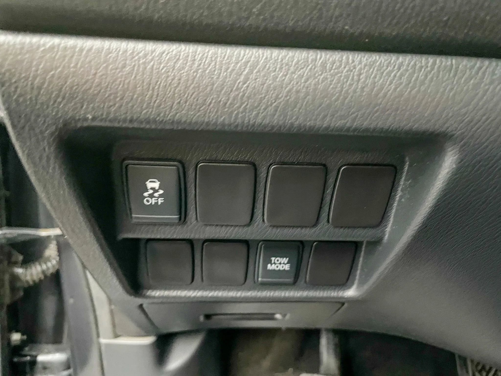 Used 2014 Nissan Pathfinder S image 12