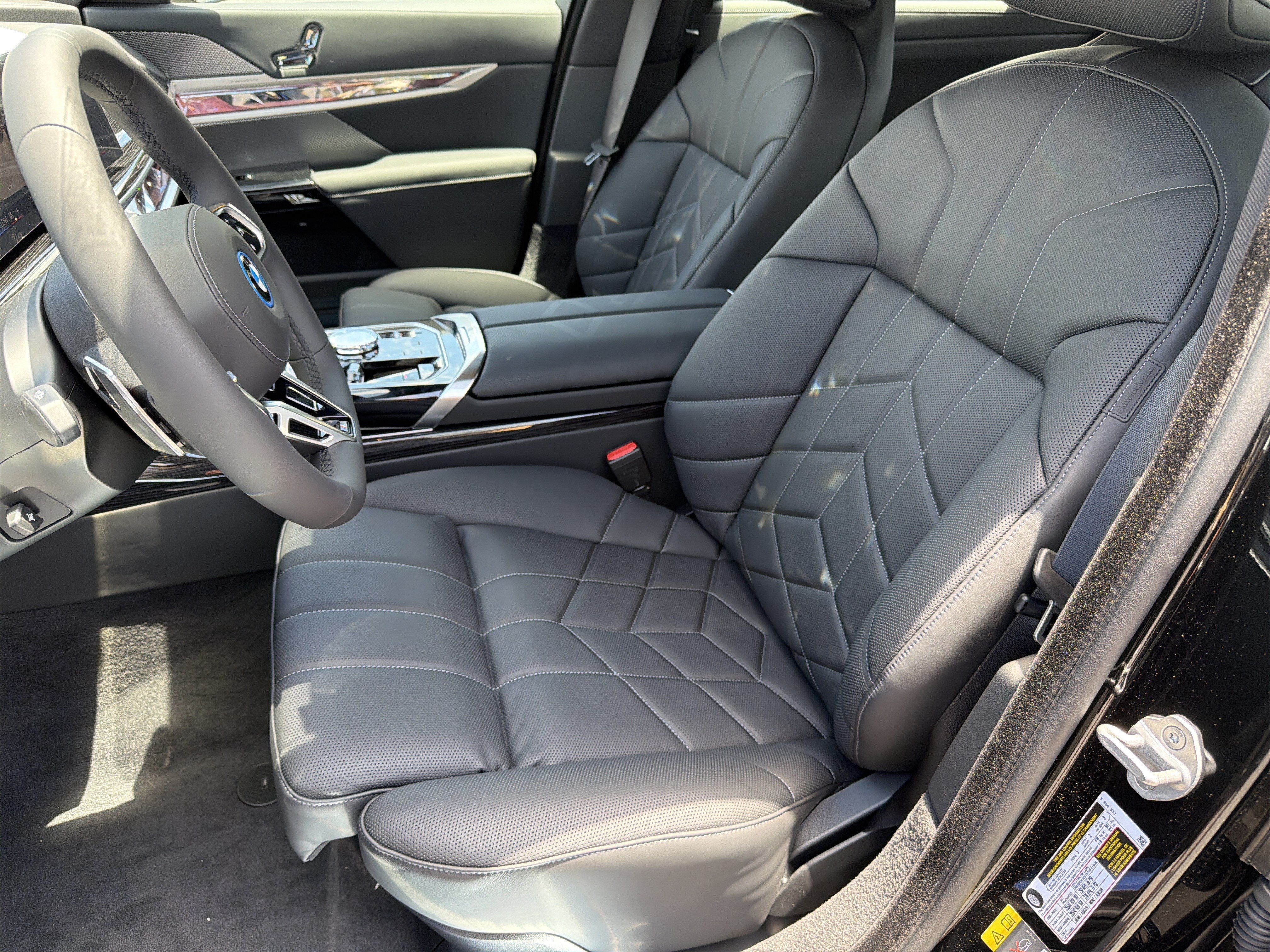 New 2026 BMW i7 xDrive60 w/ Executive Package AWD/4WD image 14