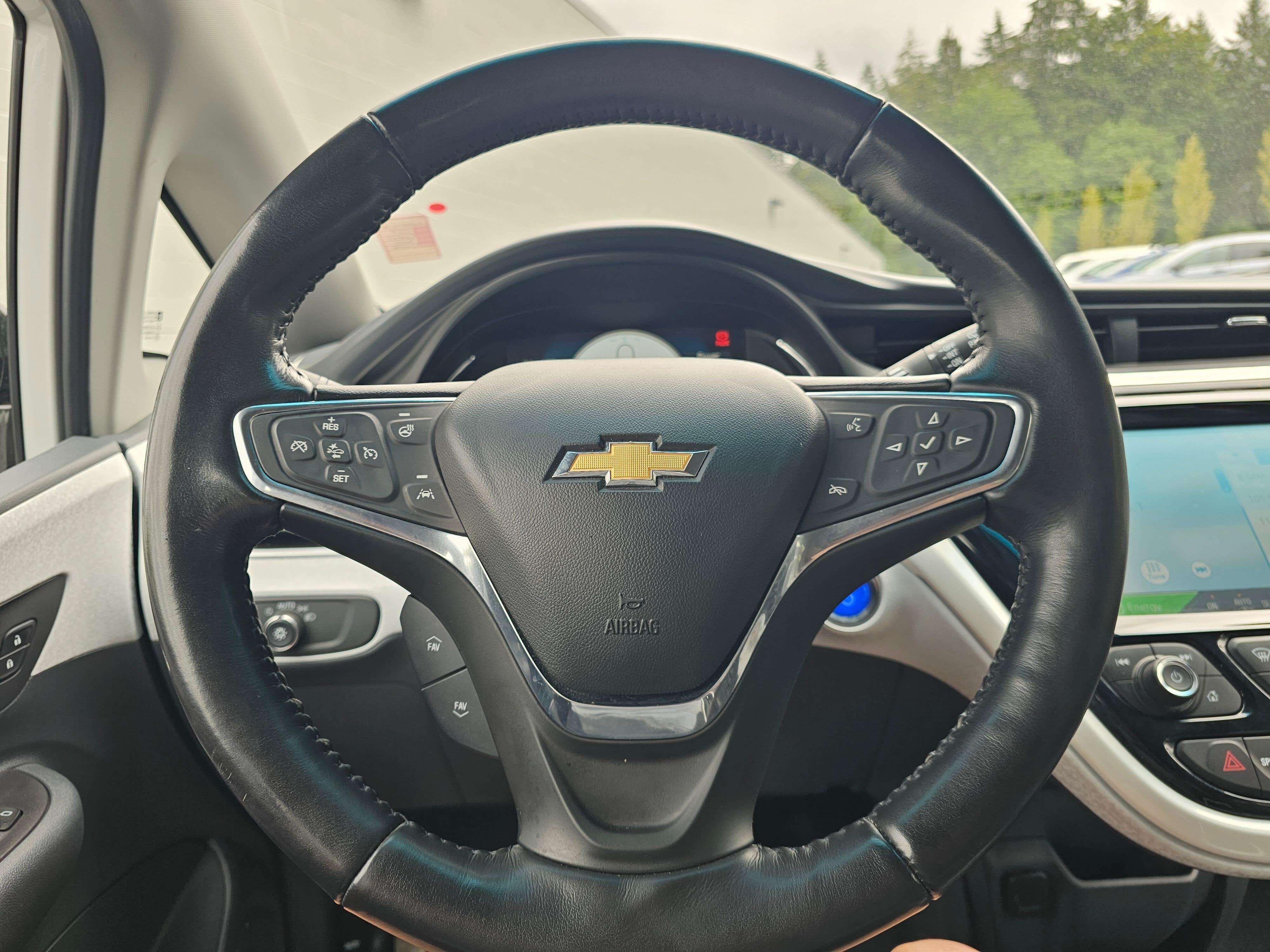 Used 2019 Chevrolet Bolt Premier w/ Infotainment Package FWD image 23