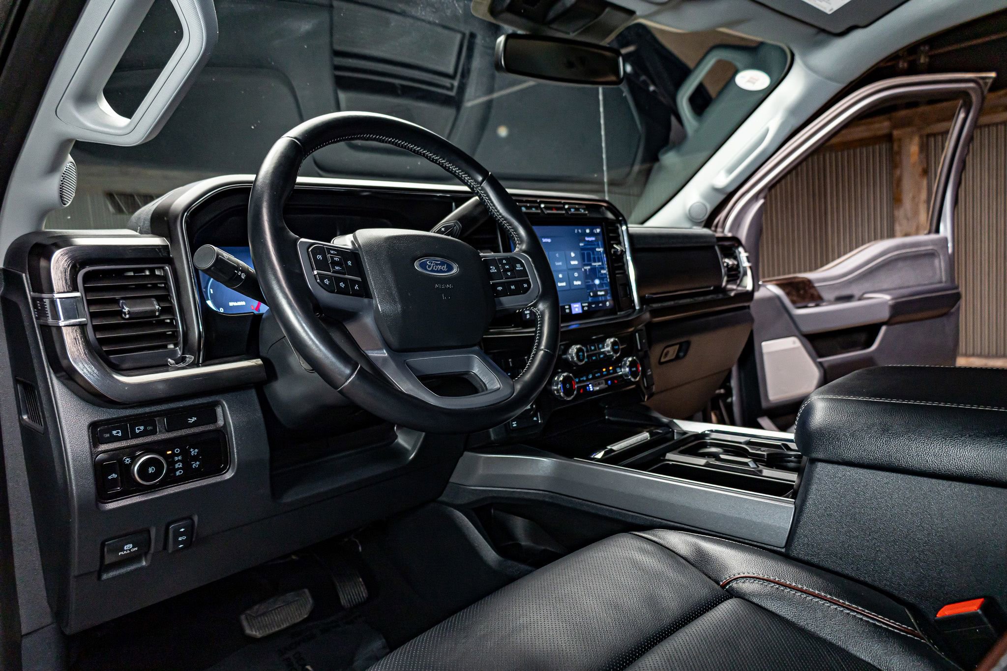 Used 2023 Ford F250 Lariat w/ Sport Appearance Package image 13