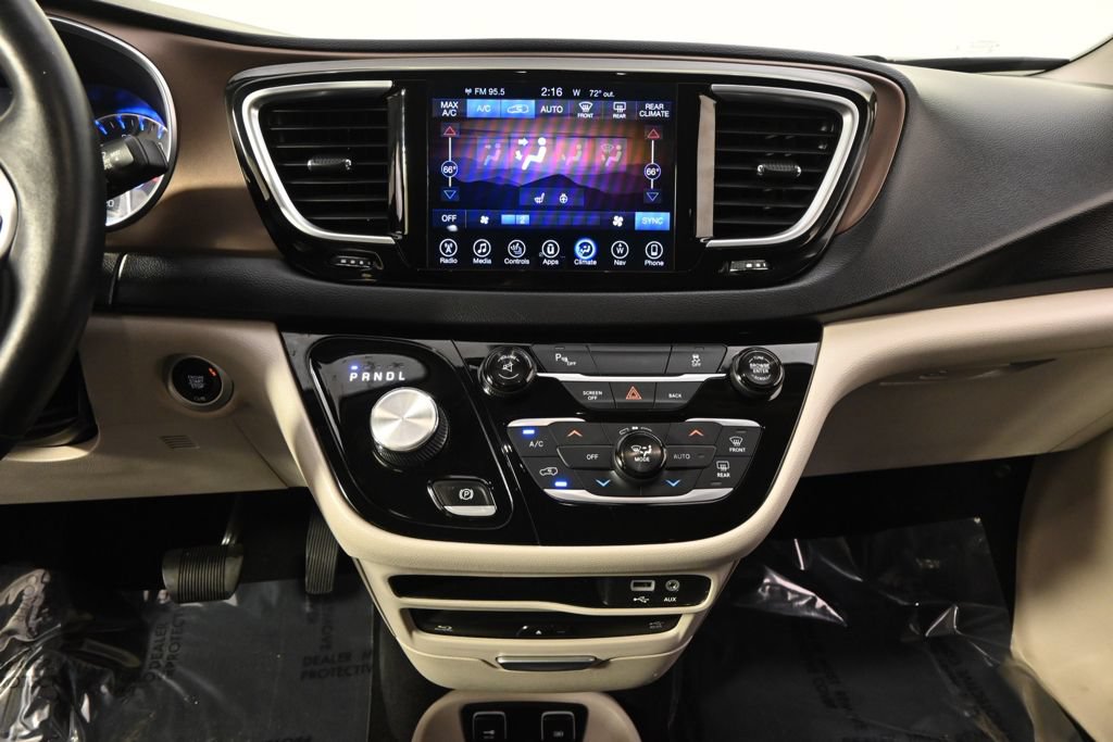 Used 2017 Chrysler Pacifica Touring-L Plus FWD image 28