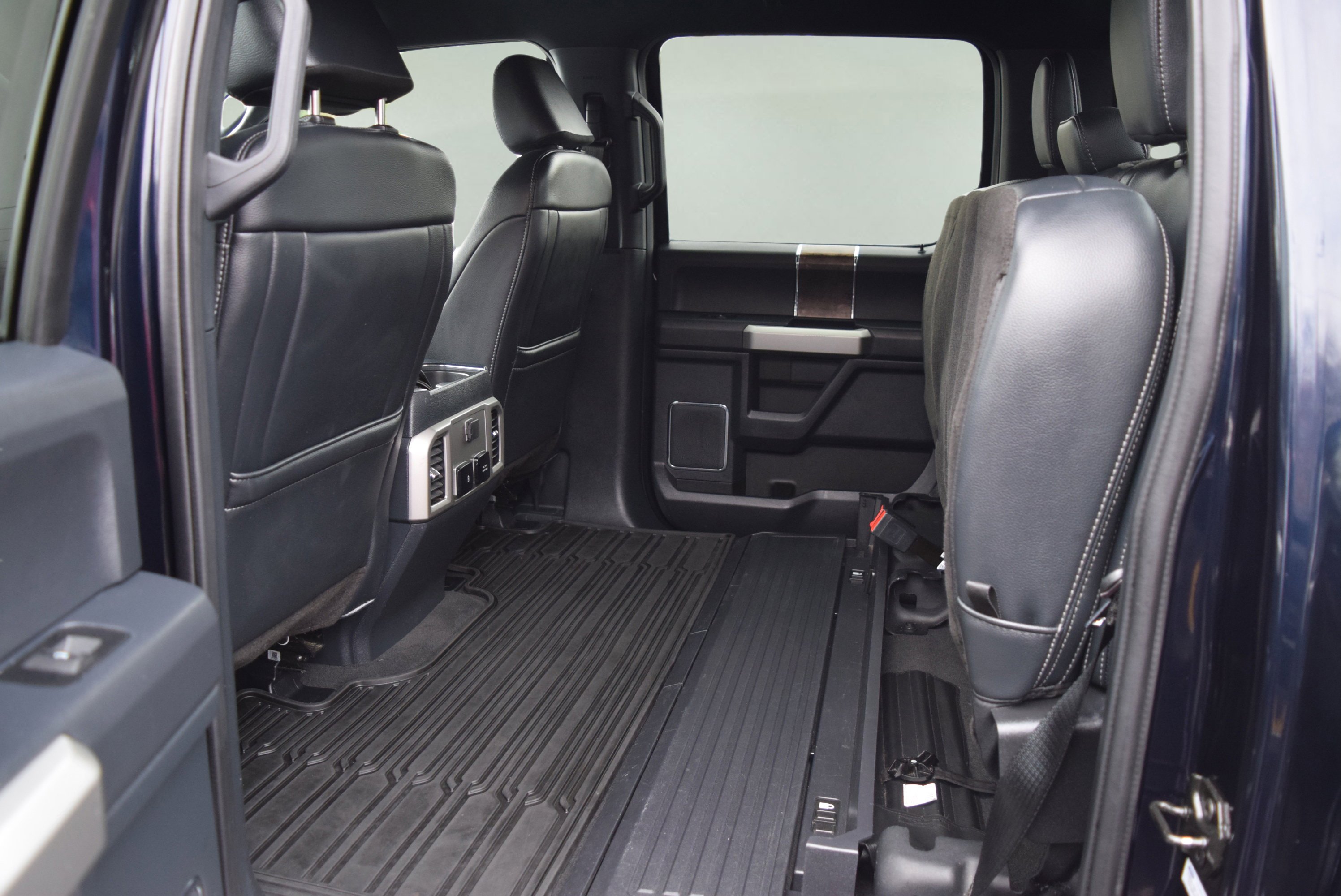 Used 2022 Ford F350 Lariat w/ Lariat Ultimate Package AWD/4WD image 9