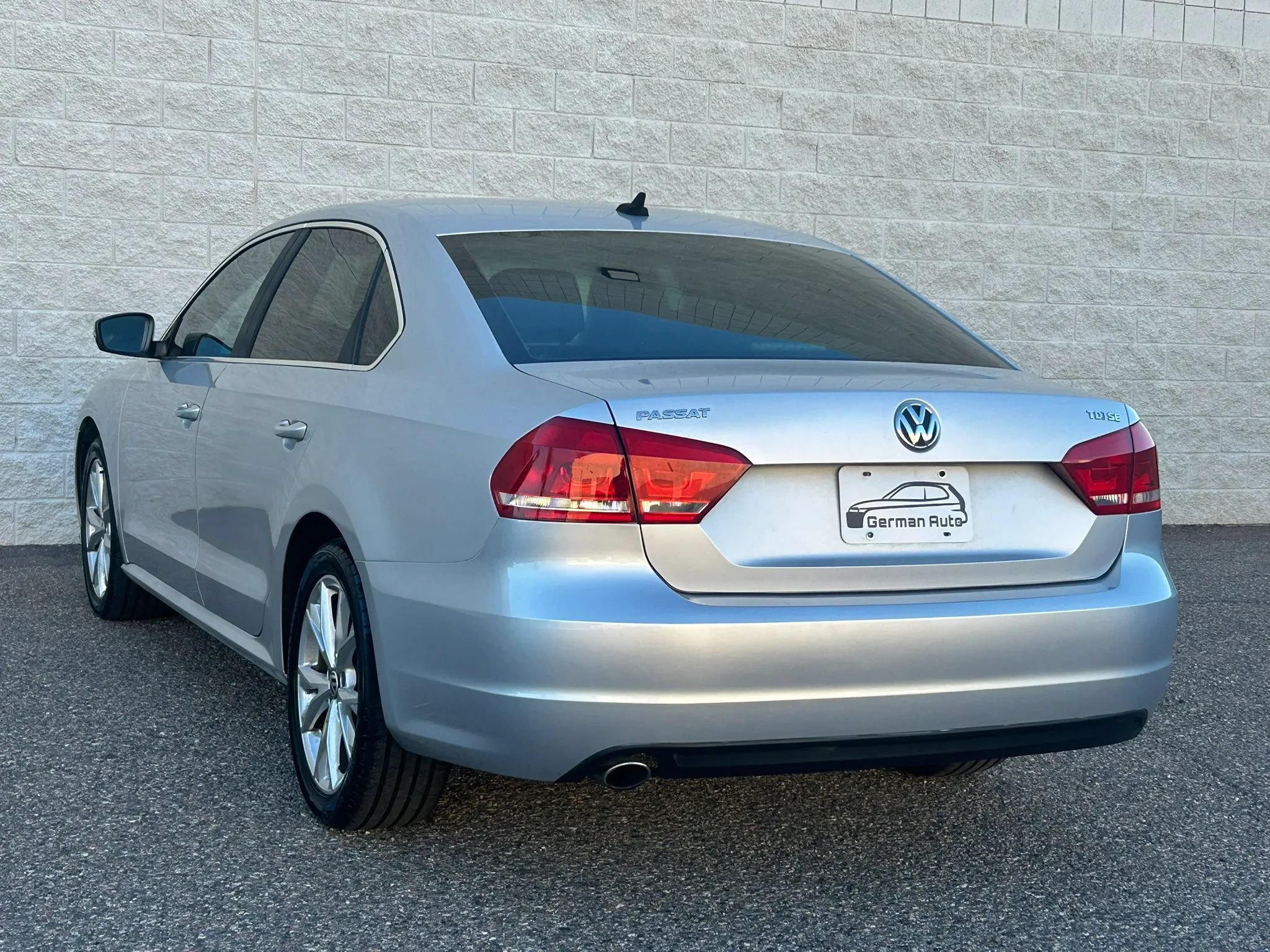 Used 2012 Volkswagen Passat TDI SE FWD image 6