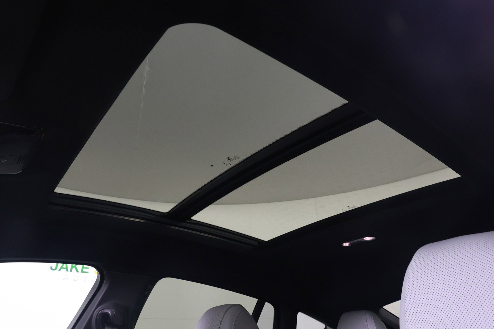 Used 2025 BMW X6 xDrive40i w/ Parking Assistance Package image 21