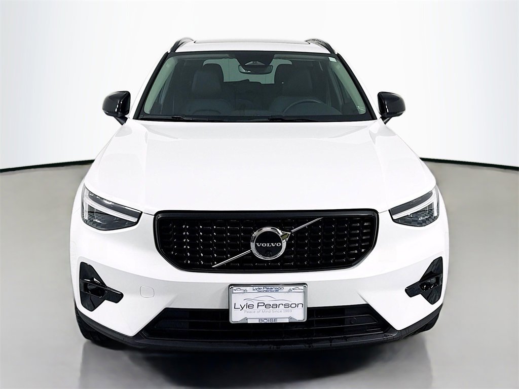 Used 2023 Volvo XC40 B5 Ultimate w/ Protection Package Premier image 6