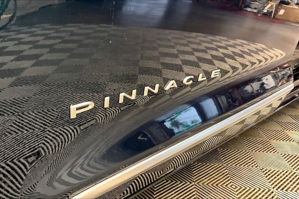 Used 2022 Chrysler Pacifica Pinnacle FWD image 7