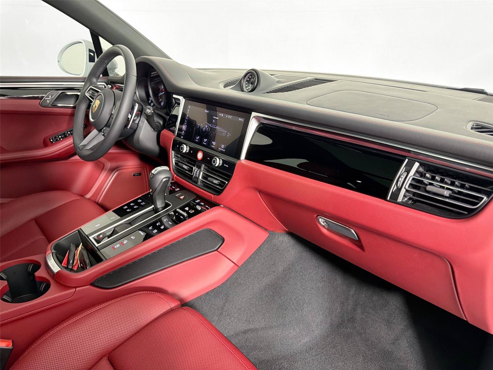 Certified 2025 Porsche Macan S AWD/4WD image 29
